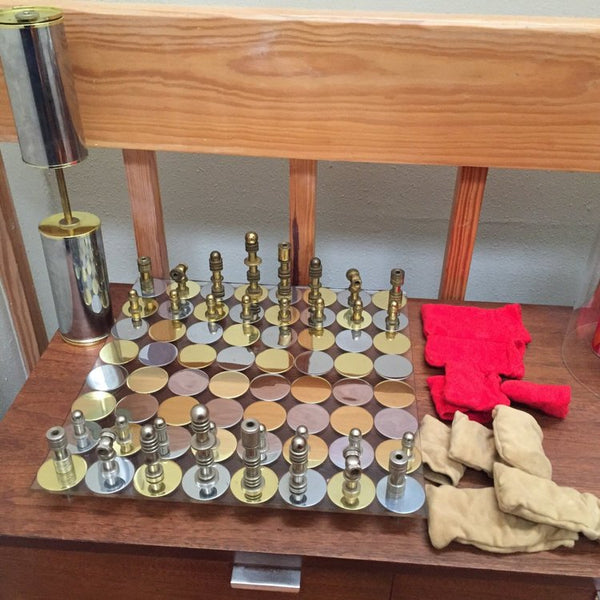 Jesse Dean chess set