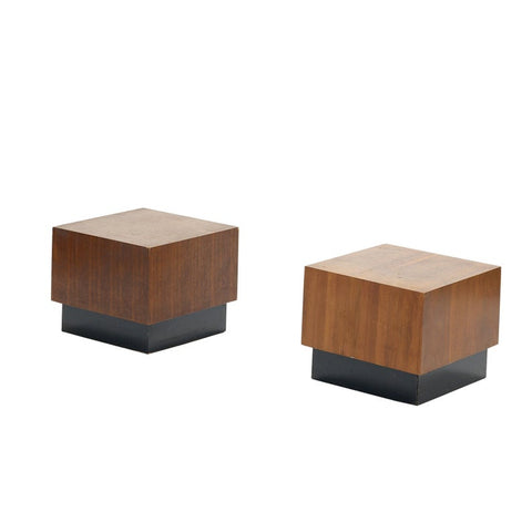 Pair of midcentury modern square walnut side tables with black plinth base, in the style of Milo Baughman