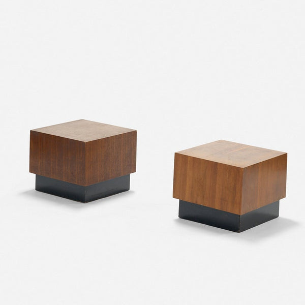 Pair of midcentury modern square walnut side tables with black plinth base, in the style of Milo Baughman